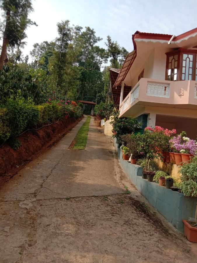 Shivalaya Homestay, Madikeri Siddāpur Zewnętrze zdjęcie